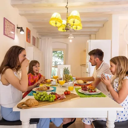 House Encanto - Old Town Retreat *