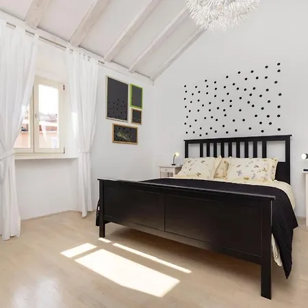 別荘 House Encanto - Old Town Retreat ヴェリ・ロシニュ